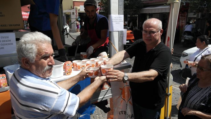 Milas AK Parti Belediye Meclis Üyesi ve Milas Belediye Başkan Aday Adayı Veteriner Hekim Durmuş Özdemir, aşure etkinliği yaptı