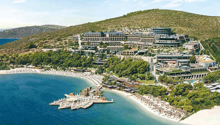 Lujo Otel denizi doldurdu sahili kapattı!..